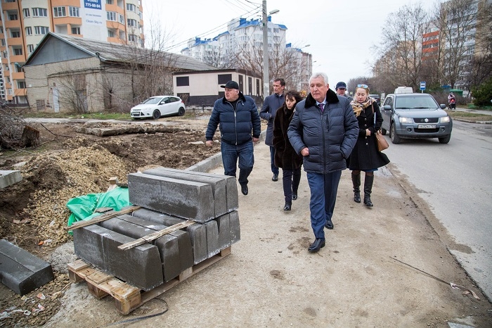 Принимаем помощь одеждой и вещами в Москве