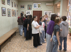 В Анапе проходит выставка картин учащихся  «Детской художественной школы»