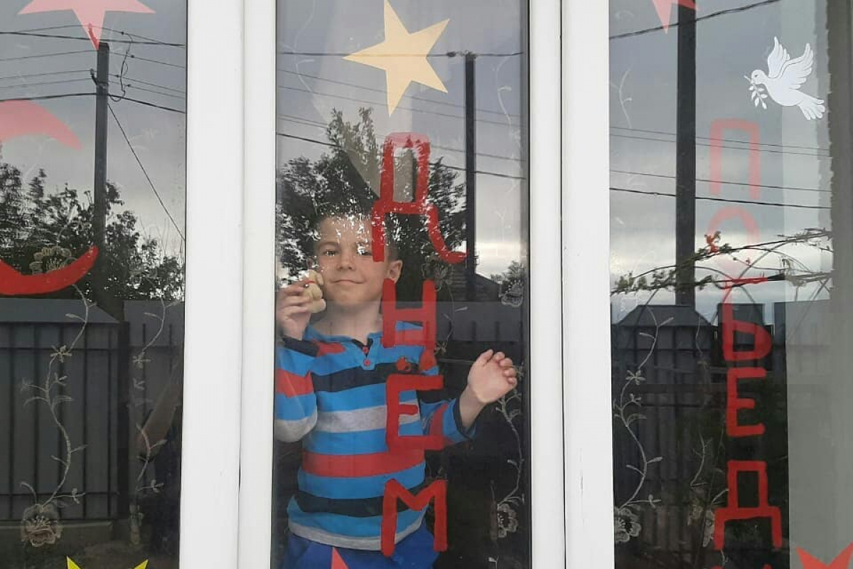 Как украсить окна к дню победы фото