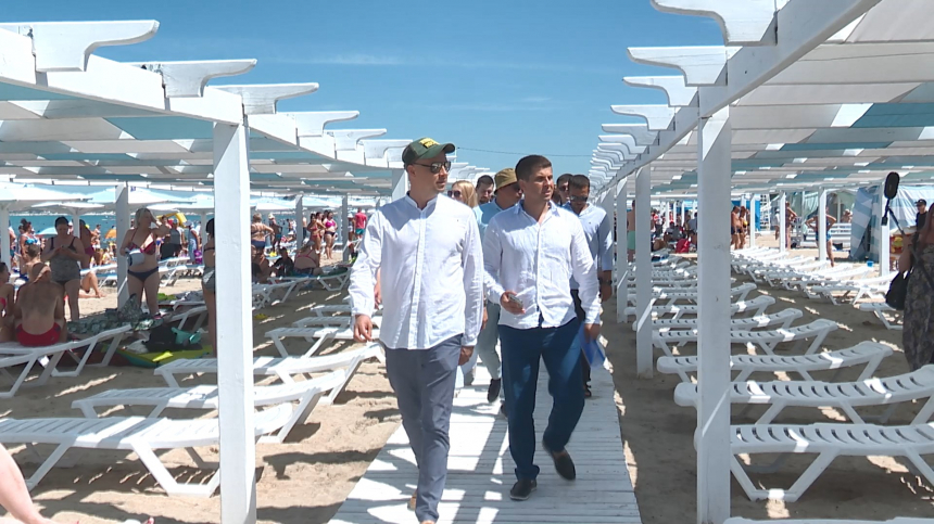 Анапские депутаты проинспектировали пляжи курорта
