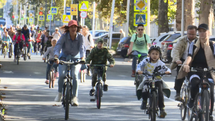 Сотни анапчан приняли участие в велосипедном крестном ходе