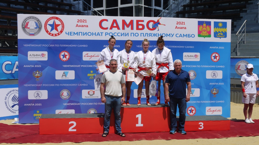 Анапчане завоевали 4 медали на первом в истории чемпионате России по пляжному самбо