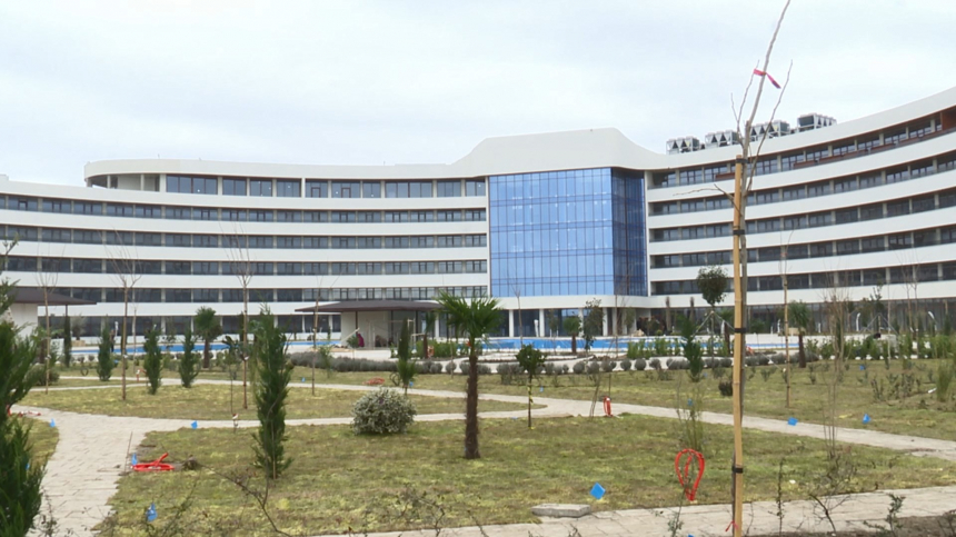 Мэр Анапы посетил строительную площадку нового пятизвёздочного отеля «FЮNF»