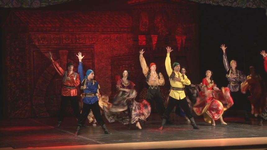 Женщинам Анапы подарили премьеру балета «Есения»