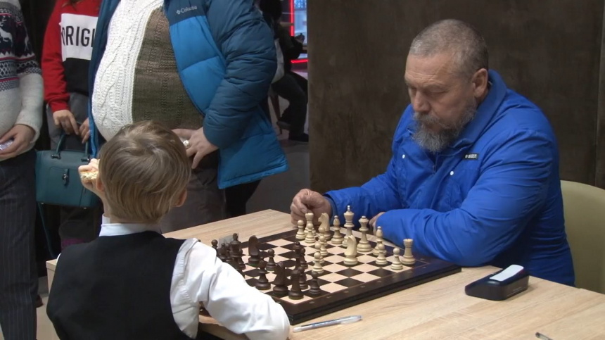 В городском турнире по шахматам приняли участие международные мастера