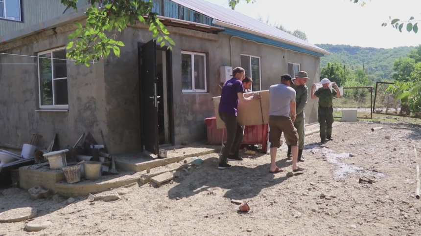 Анапчане продолжают оказывать помощь  в ликвидации последствий наводнения в Туапсинском районе