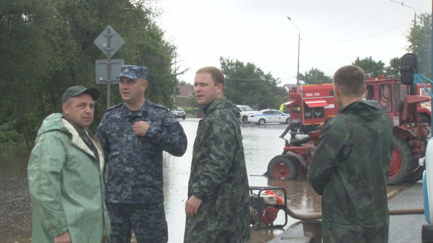 Мэр Анапы Василий Швец посетил наиболее пострадавшие от удара стихии районы курорта