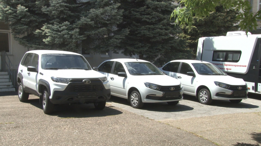 Городская больница Анапы получила 3 новых автомобиля