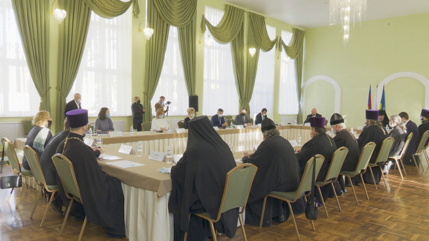 В Анапе прошла первая зональная встреча депутатов ЗСК с духовенством