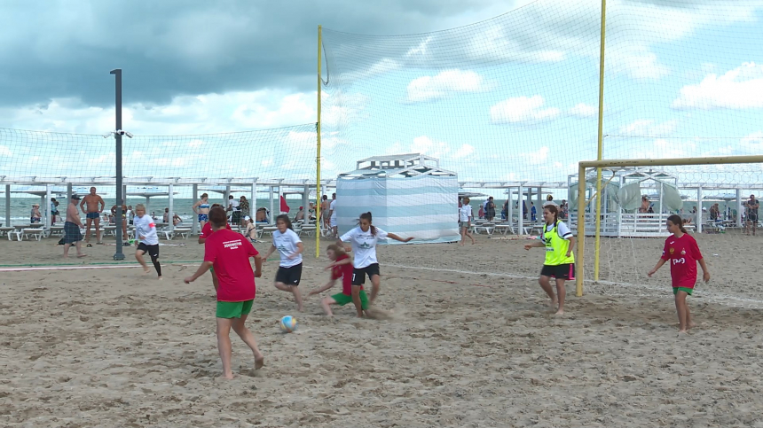 В Анапе прошёл Кубок города-курорта по пляжному футболу среди женщин