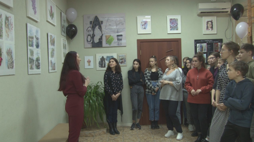 В Анапе открылась персональная выставка скетчей Ирины Шельменко