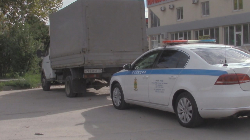 Сотрудники ДПС на участке дороги Новороссийск – Керчь остановили автомобиль который перевозил спирт