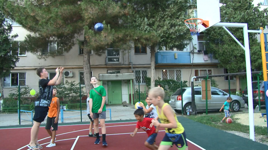 В Анапе открылась еще одна детская спортивная площадка