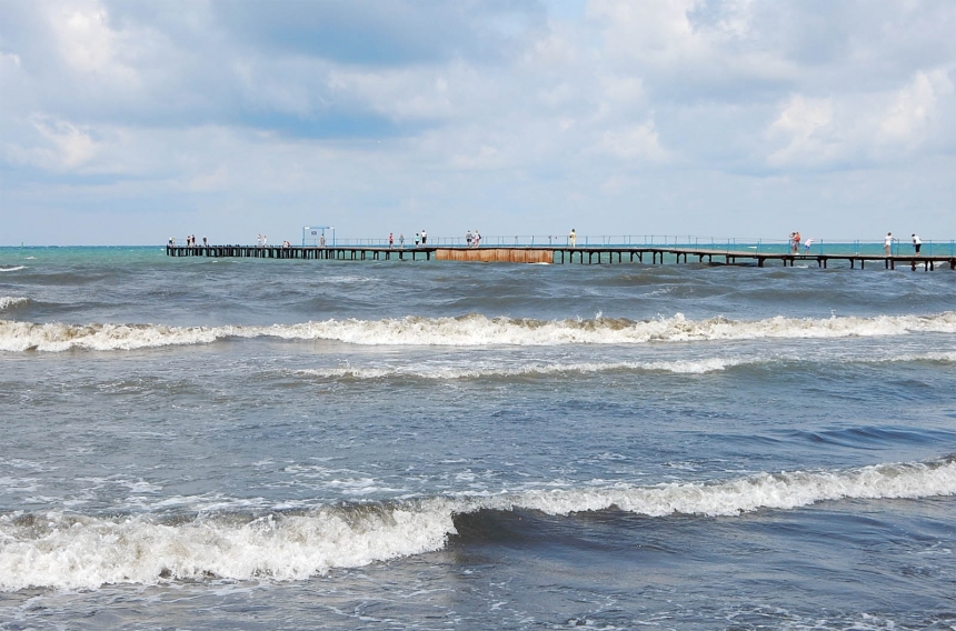 Пляжи Анапы закрыли для купания из-за штормового предупреждения