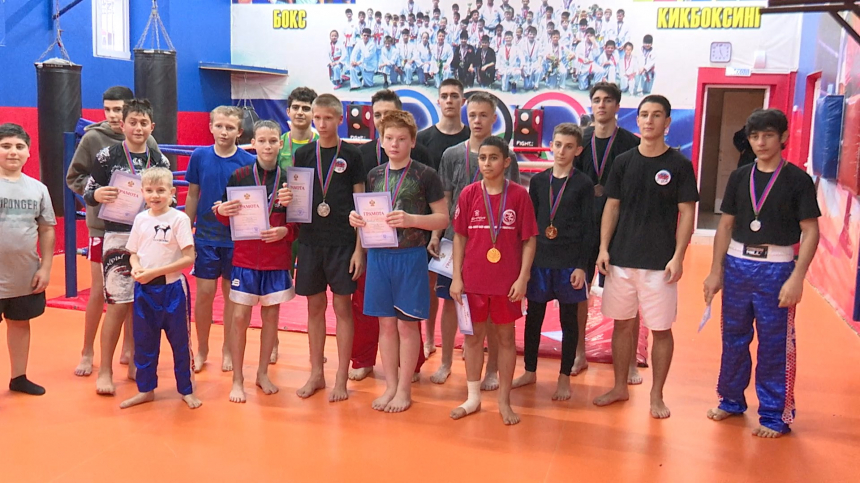 Анапские кикбоксёры завоевали 19 медалей на чемпионате и первенстве Кубани
