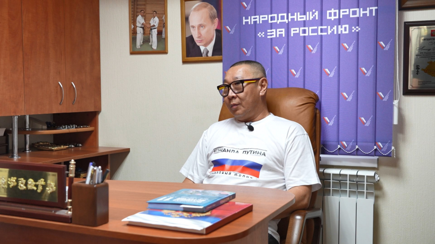 Анапчанин получил награду из рук полномочного представителя Президента России