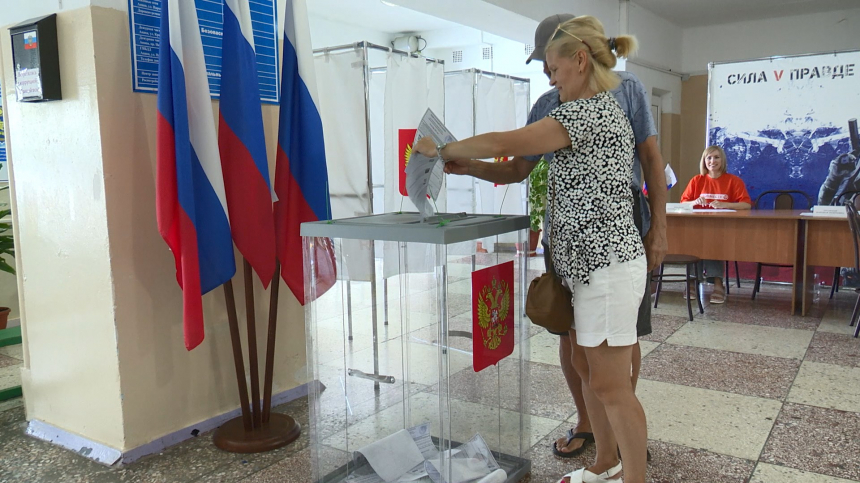 В Анапе стартовало голосование на досрочных выборах в законодательные органы субъектов Российской ...