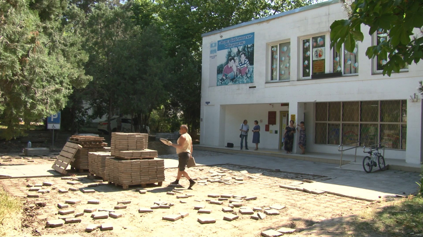 В Анапе начался ремонт площади перед Центральной библиотекой