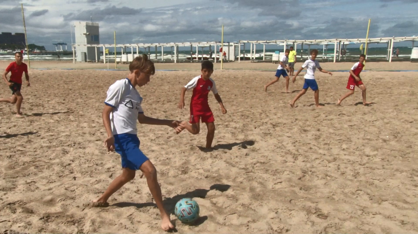 В Анапе завершилось первенство по пляжному футболу