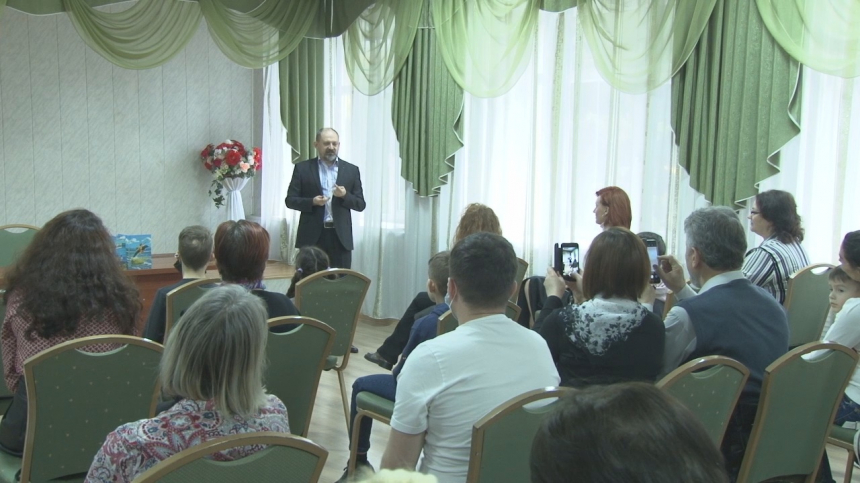 Анапский писатель Сергей Лёвин провел презентацию новых книг