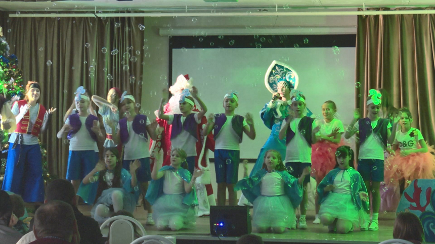 Праздник у порога. Анапские школьники показали новогоднюю сказку детям из Херсонской области