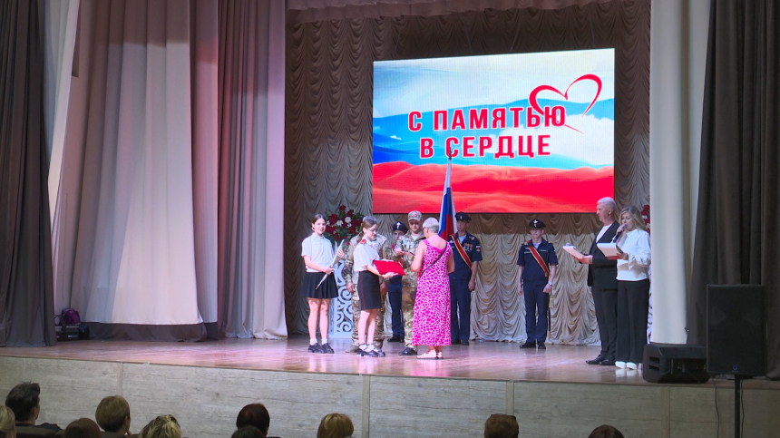 Жен и матерей участников СВО наградили памятными медалями