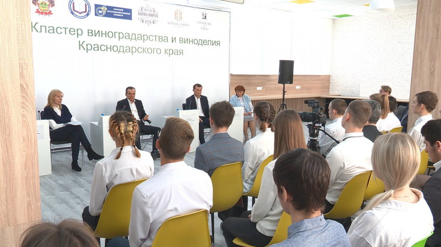Губернатор Кубани ответил на вопросы студентов Анапского сельскохозяйственного техникума