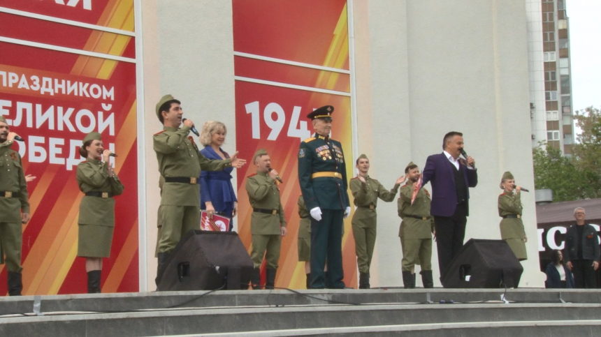 На главной площади Анапы с Днем Победы поздравили участника Великой Отечественной войны Василия Кулькина