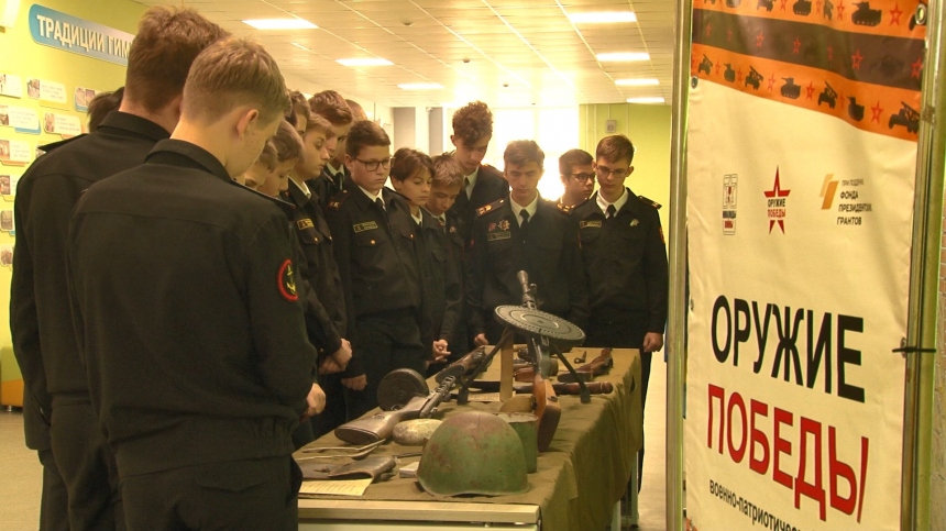  В гимназии «Эврика» провели выставку экспонатов времён Великой Отечественной войны и собрали деревянные ...