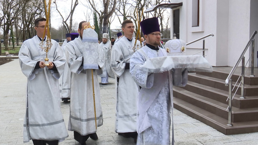 Владыка Феогност освятил новый храм в поселке Виноградный