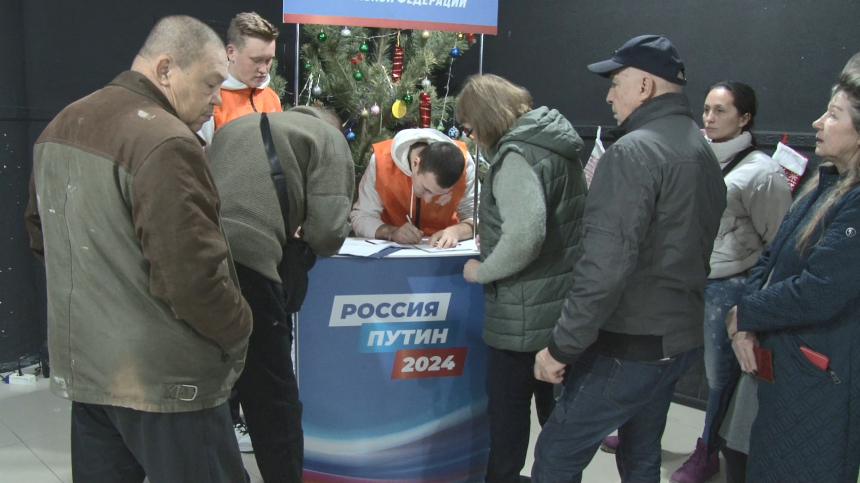 Свои подписи в знак поддержки Владимира Путина отдают жители Херсонской и Запорожской областей