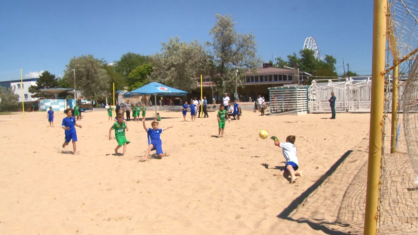 В Анапе открыт сезон пляжного футбола
