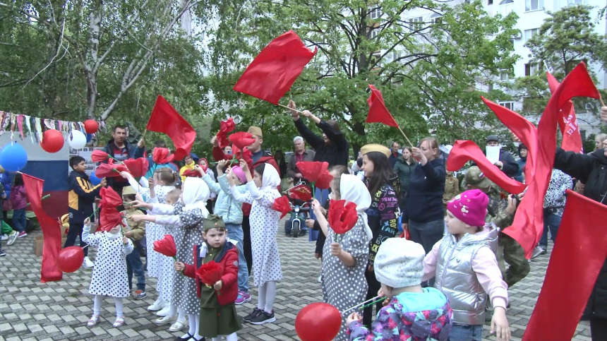 Праздничное мероприятие, приуроченное ко дню Великой Победы состоялось во дворе на улице Ленина