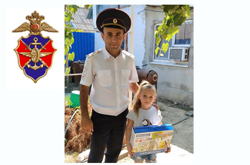 Транспортные полицейские Анапы и общественники приняли участие в акции «Помоги пойти учиться»