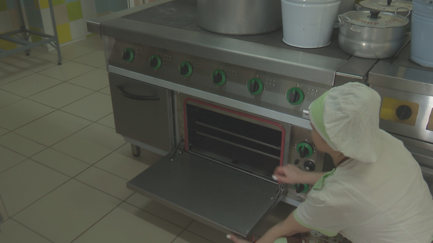 Депутат Совета Анапы Николай Морарь подарил витязевскому детскому саду новое кухонное оборудование