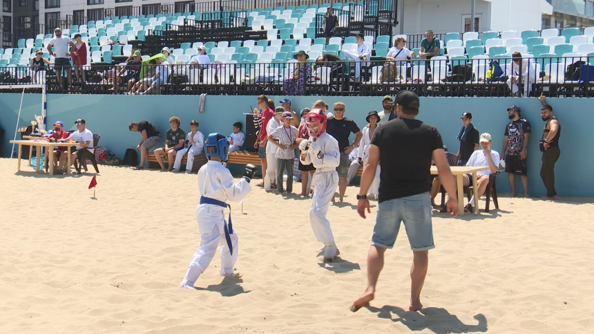В Анапе прошли соревнования по пляжному каратэ