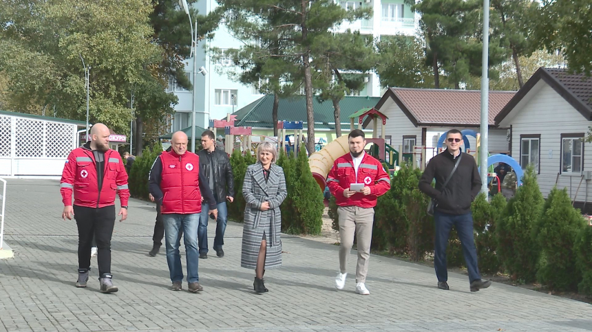 Повсюду и для всех. Специалисты Российского Красного Креста посетили жителей Херсонской и Запорожской областей в Анапе