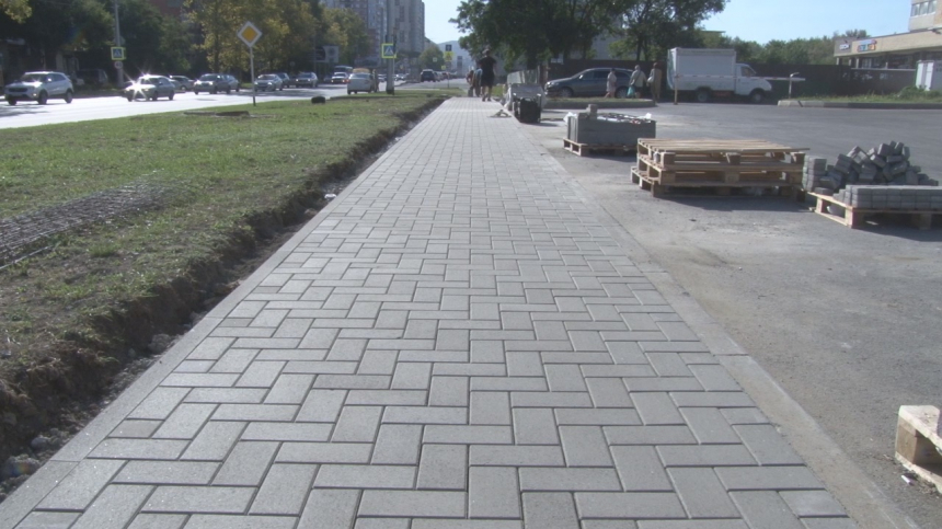 На улице Ленина возле скорой помощи, по обращению местных жителей, сделали новый тротуар