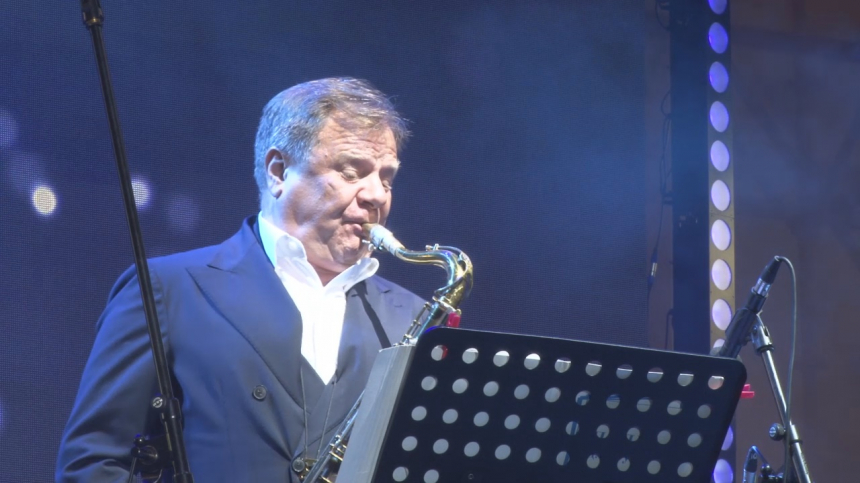Музыкальную часть фестиваля «А море фест» завершил концерт Игоря Бутмана
