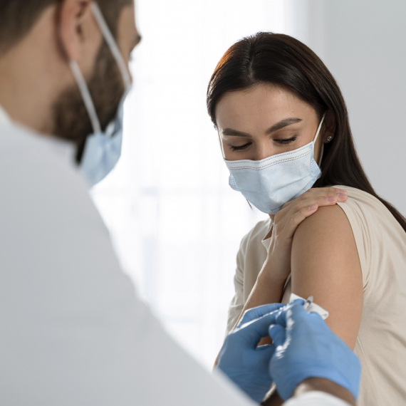 Вакцинация в Анапе. От гриппа привились 100 процентов медиков и учителей