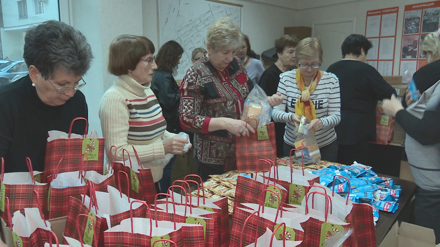 Местные активисты собрали подарки для российских солдат