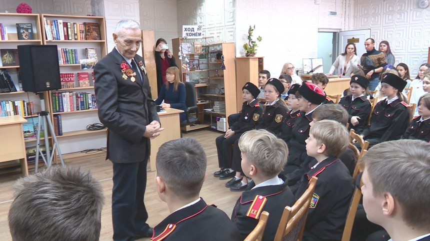 Ветеран Великой Отечественной войны рассказал школьникам о битве под Сталинградом