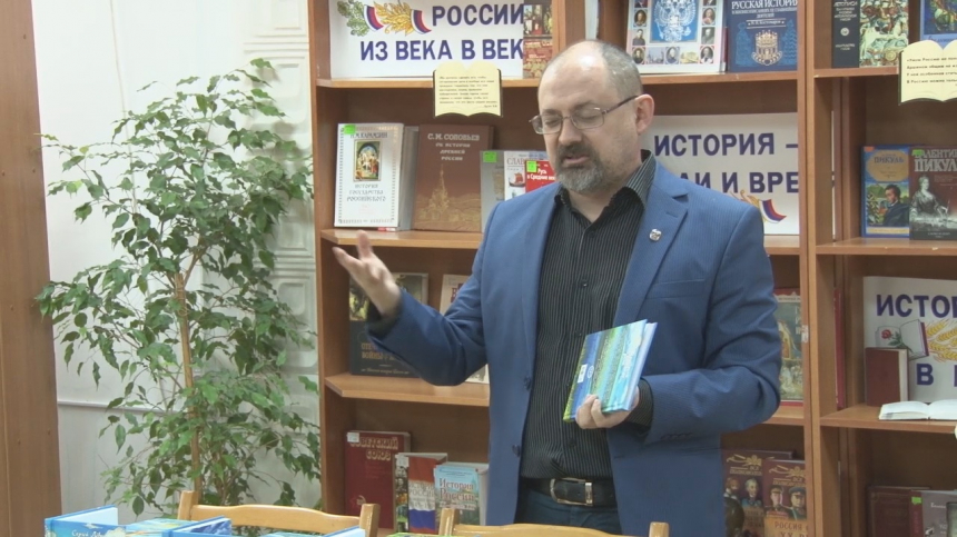 Фонды анапских библиотек пополнили книги Сергея Лёвина