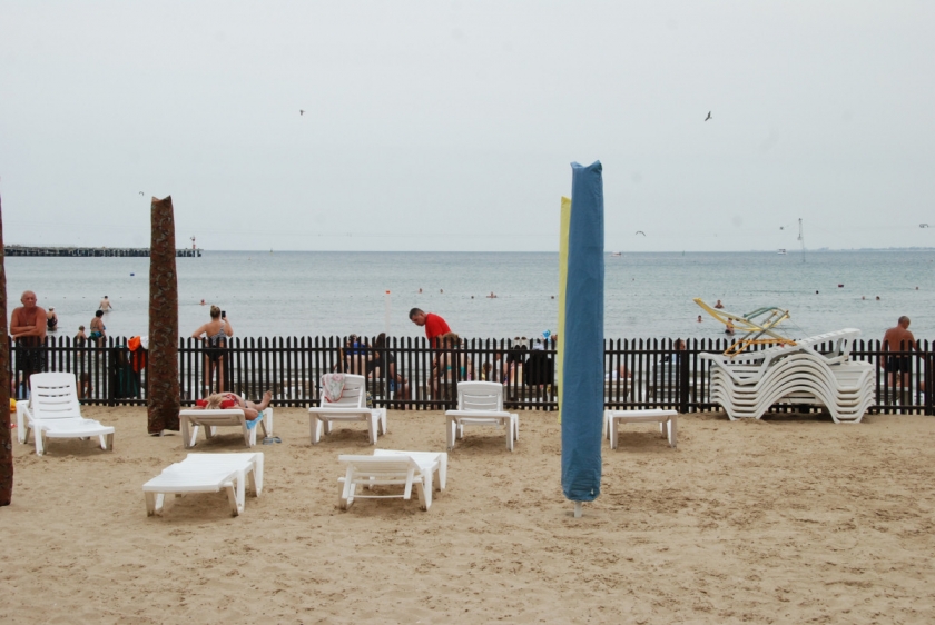 Сайт анапы городской сайт. Doville Анапа пляж. Пляж Эра Анапа. Пляж с колоннами Анапа.